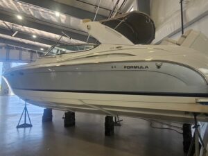 pre-owned formula boat 1